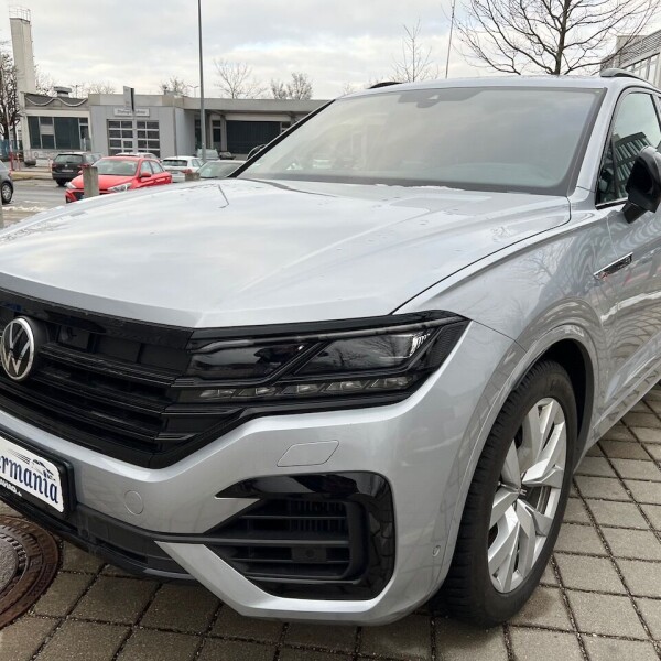 Volkswagen Touareg из Германии (64765)