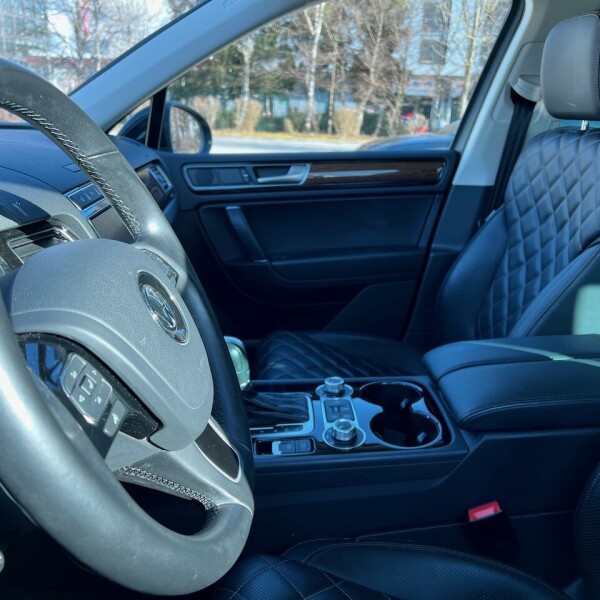 Volkswagen Touareg из Германии (65371)