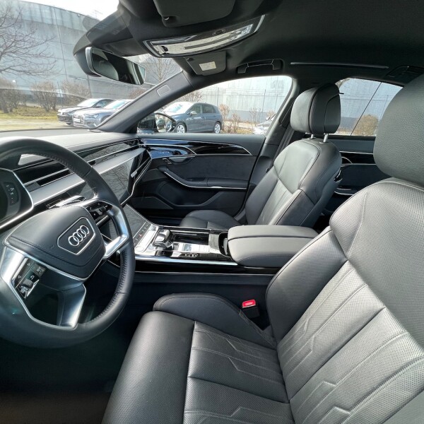Audi A8  из Германии (65600)