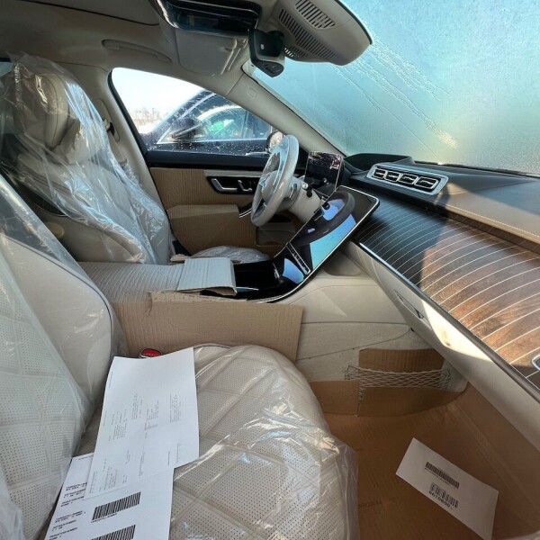 Mercedes-Benz Maybach  из Германии (66344)