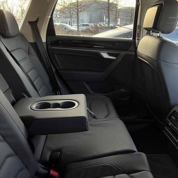 Volkswagen Touareg из Германии (67825)