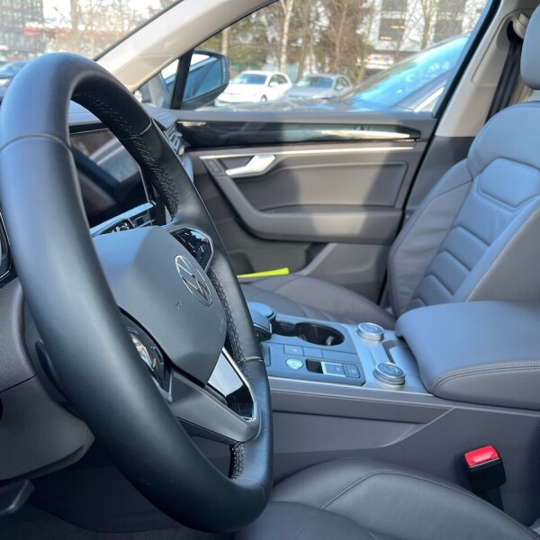 Volkswagen Touareg из Германии (67813)