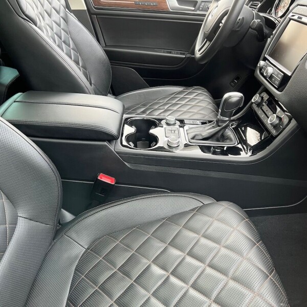 Volkswagen Touareg из Германии (68437)