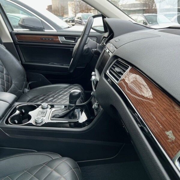 Volkswagen Touareg из Германии (68436)