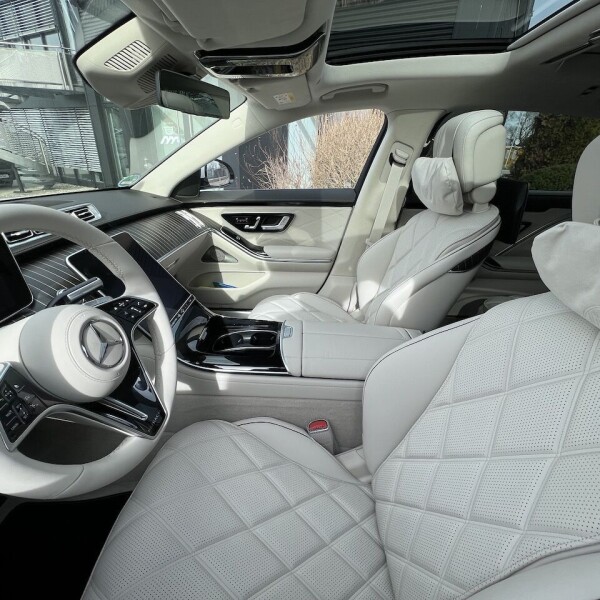 Mercedes-Benz Maybach  из Германии (69069)