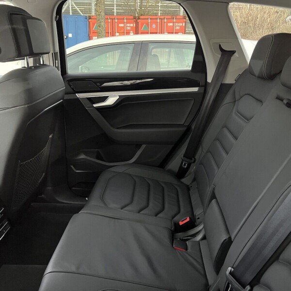 Volkswagen Touareg из Германии (70183)