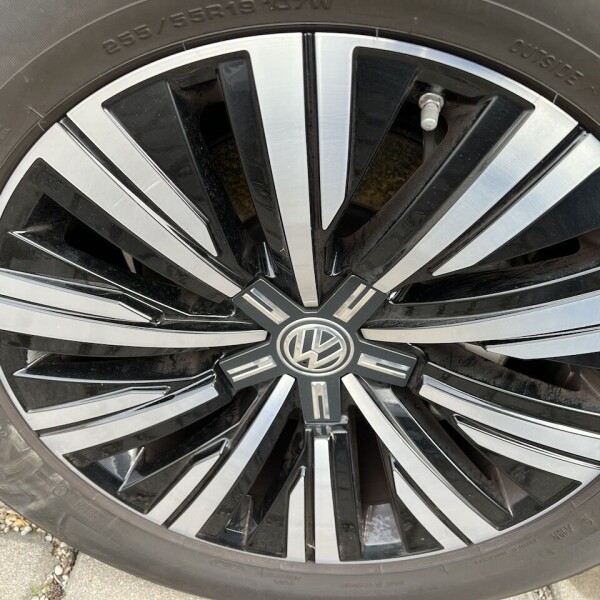 Volkswagen Touareg из Германии (70184)