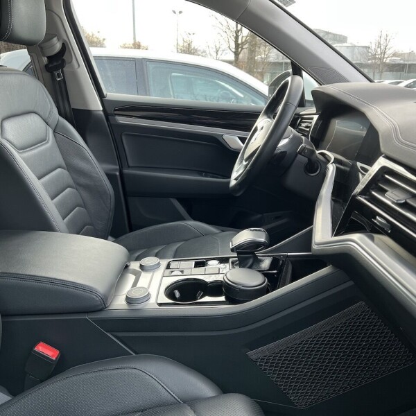 Volkswagen Touareg из Германии (70189)