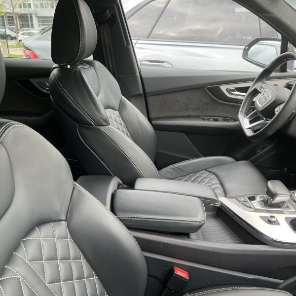 Audi SQ7 из Германии (70253)