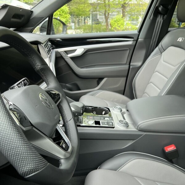 Volkswagen Touareg из Германии (70534)