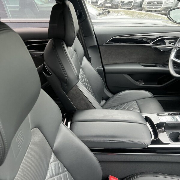 Audi A8  из Германии (70799)