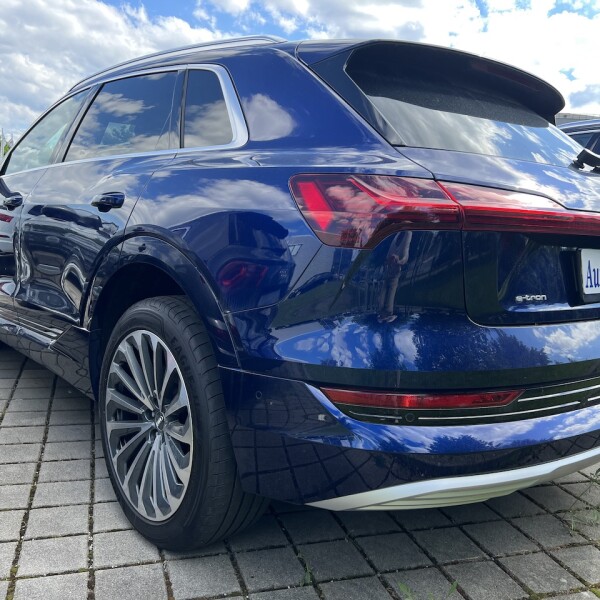 Audi e-tron из Германии (71119)