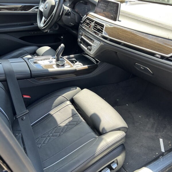 BMW 7-серии из Германии (71439)