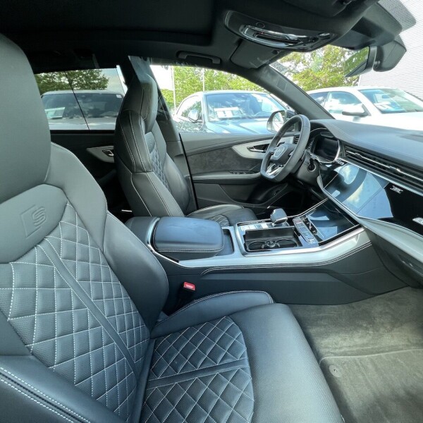 Audi SQ8 из Германии (71604)