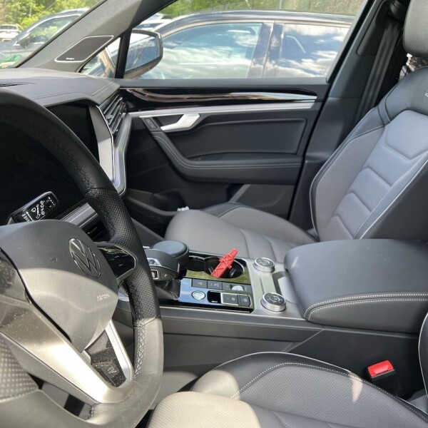 Volkswagen Touareg из Германии (71712)