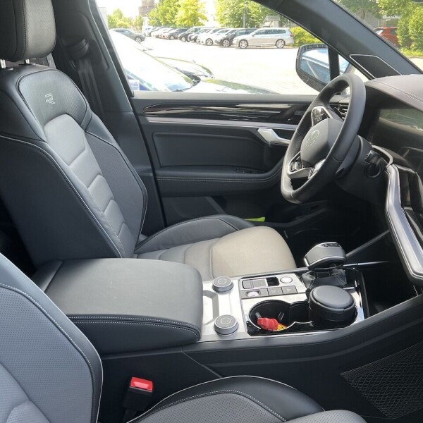 Volkswagen Touareg из Германии (71699)