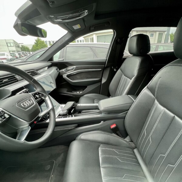 Audi e-tron из Германии (71811)
