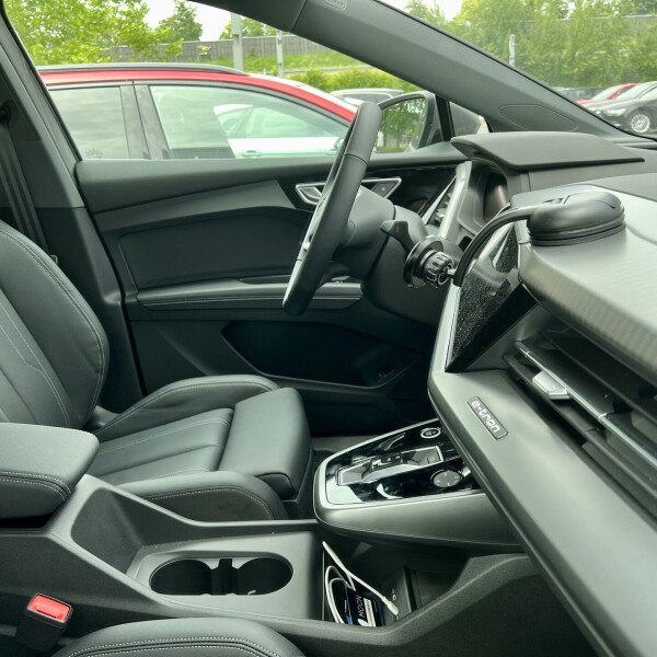 Audi Q4 из Германии (71886)