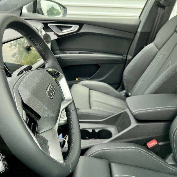 Audi Q4 из Германии (71884)