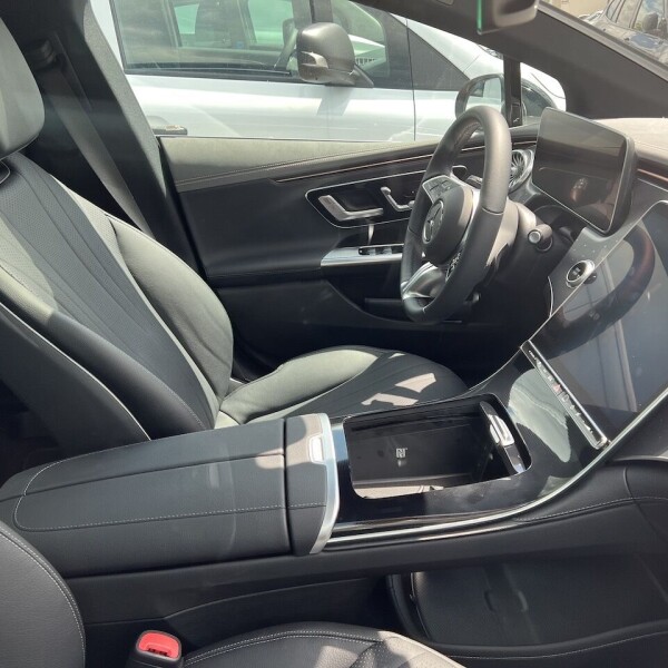 Mercedes-Benz EQE из Германии (72144)