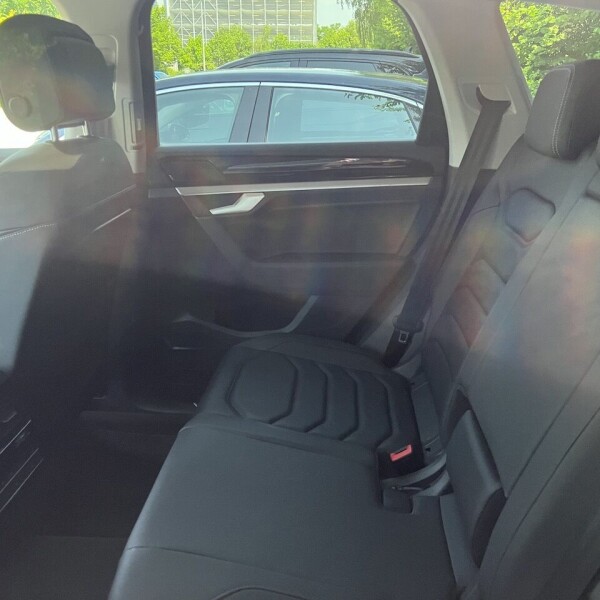 Volkswagen Touareg из Германии (72458)