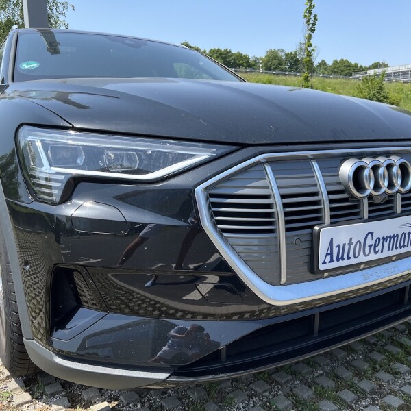 Audi e-tron из Германии (72710)