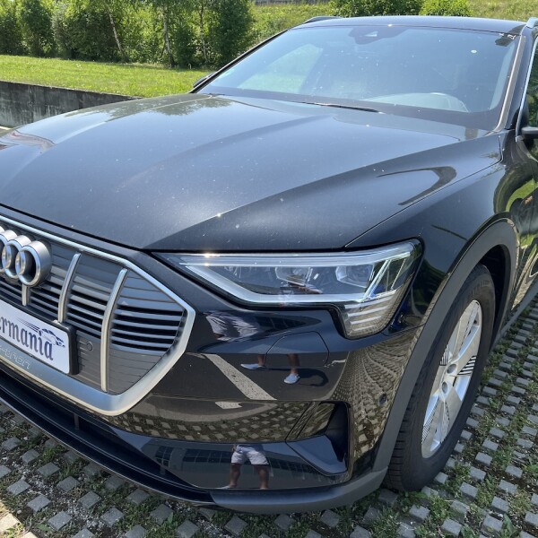 Audi e-tron из Германии (72700)