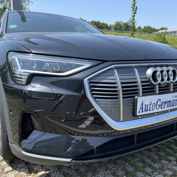 Audi e-tron из Германии (72709)