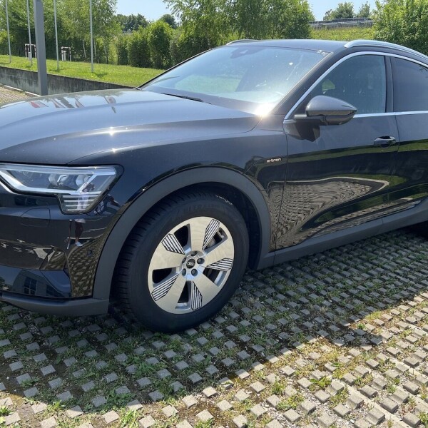 Audi e-tron из Германии (72702)