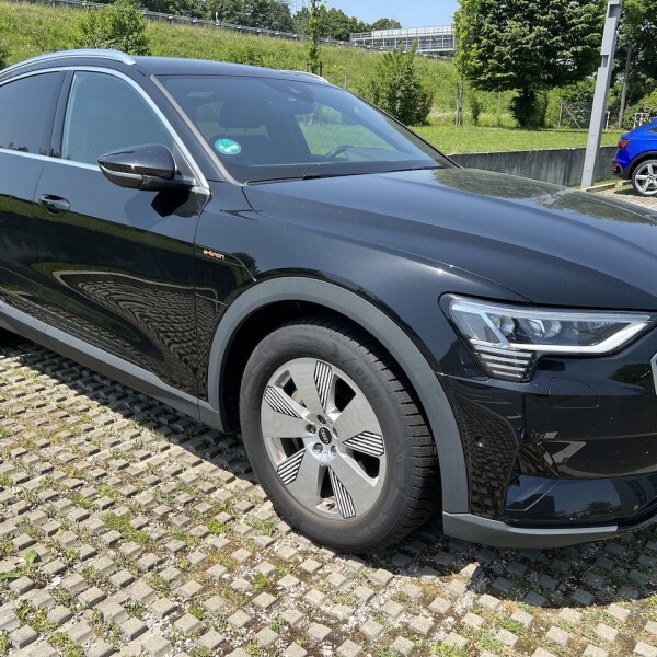Audi e-tron из Германии (72707)