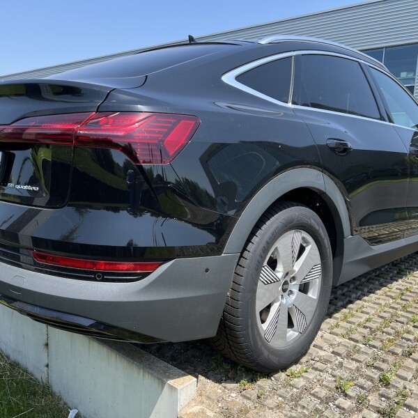 Audi e-tron из Германии (72691)