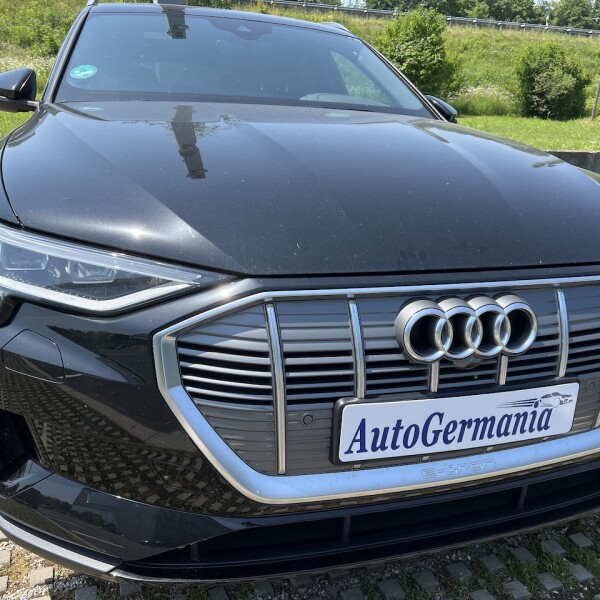 Audi e-tron из Германии (72705)