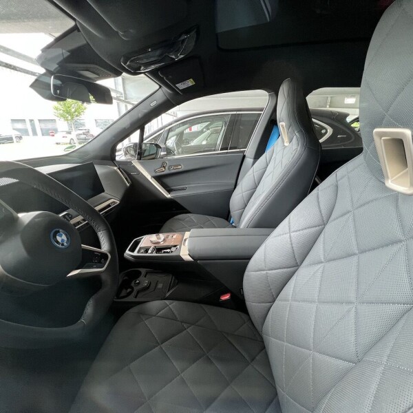 BMW iX из Германии (72745)