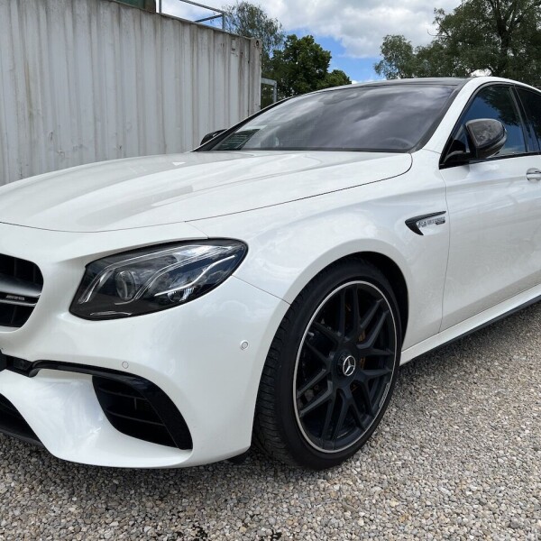 Mercedes-Benz E-Klasse из Германии (72810)