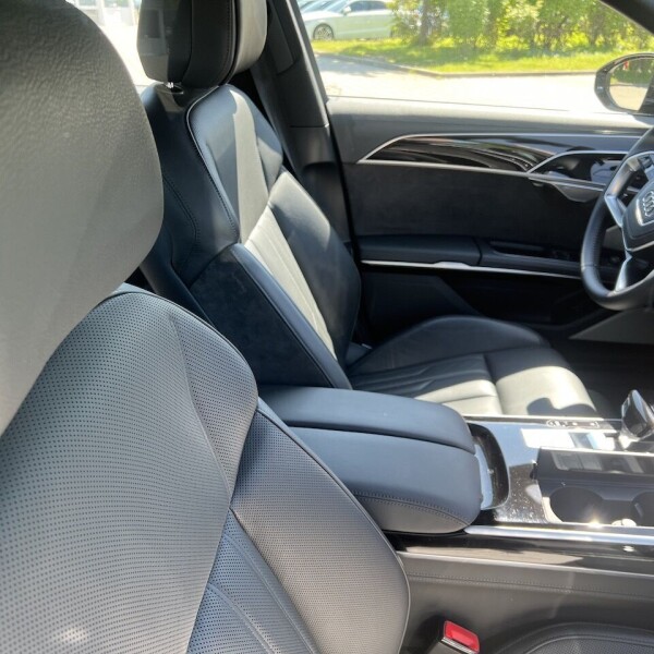 Audi A8  из Германии (72869)
