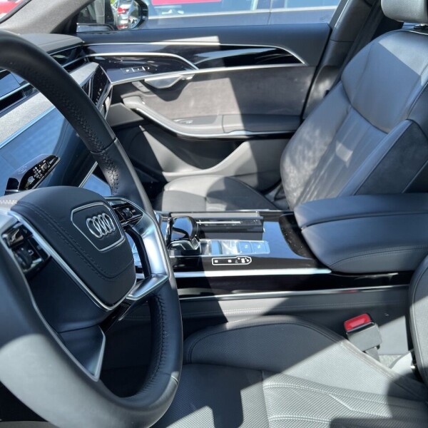 Audi A8  из Германии (72859)