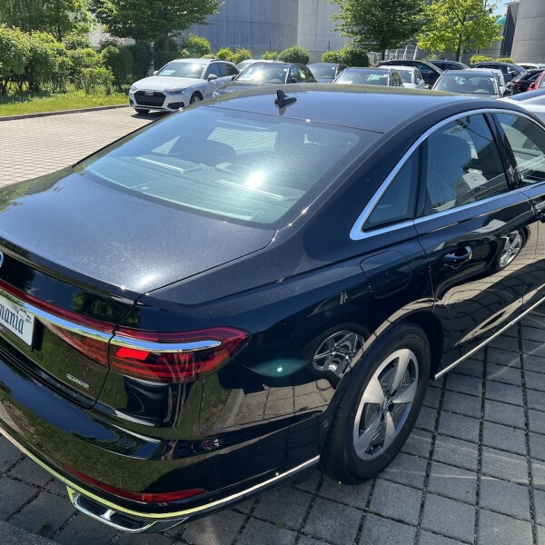 Audi A8  из Германии (72851)