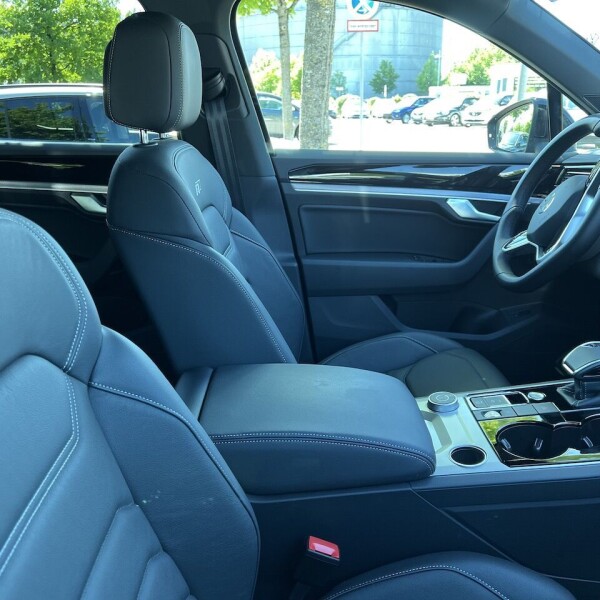 Volkswagen Touareg из Германии (73932)