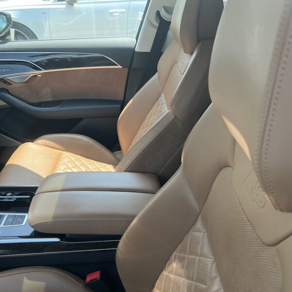 Audi A8  из Германии (74261)