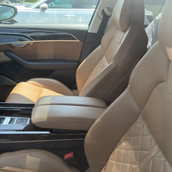 Audi A8  из Германии (74267)