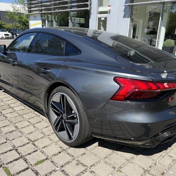 Audi RS e-tron GT из Германии (74382)