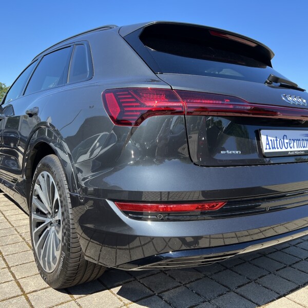 Audi e-tron из Германии (74649)