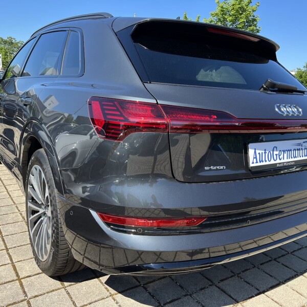 Audi e-tron из Германии (74647)