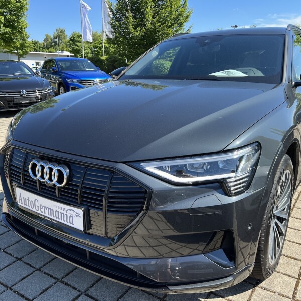 Audi e-tron из Германии (74489)