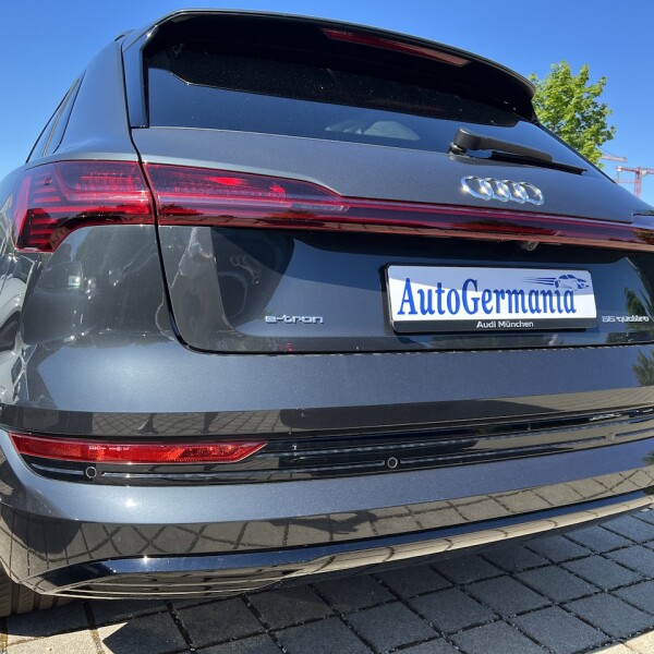 Audi e-tron из Германии (74651)
