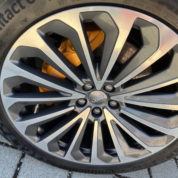 Audi e-tron из Германии (74505)