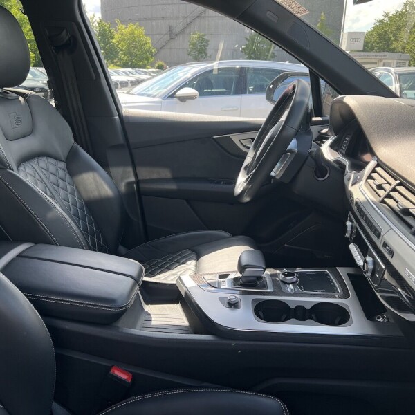 Audi SQ7 из Германии (74698)