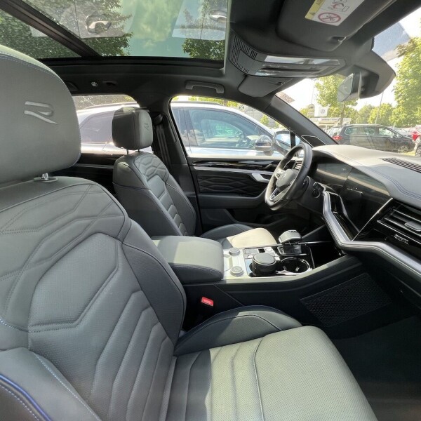 Volkswagen Touareg из Германии (75213)