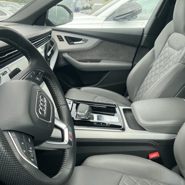Audi SQ8 из Германии (75534)