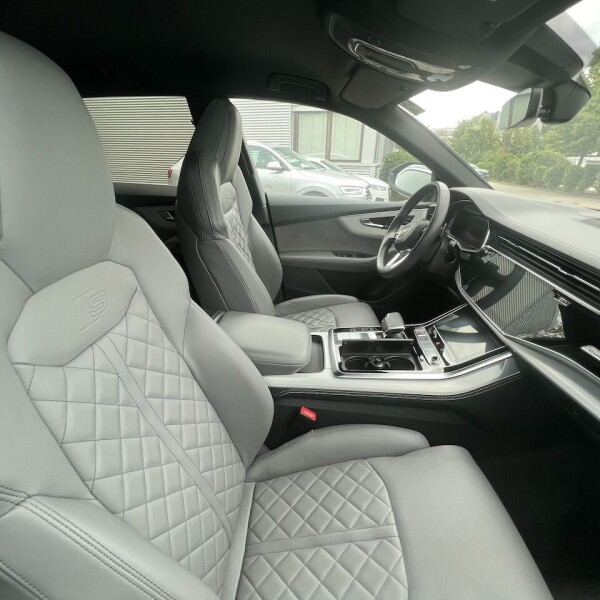 Audi SQ8 из Германии (75529)